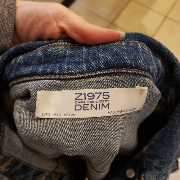 Zara Distressed Denim Jacket Size Medium - Picture 5 of 8